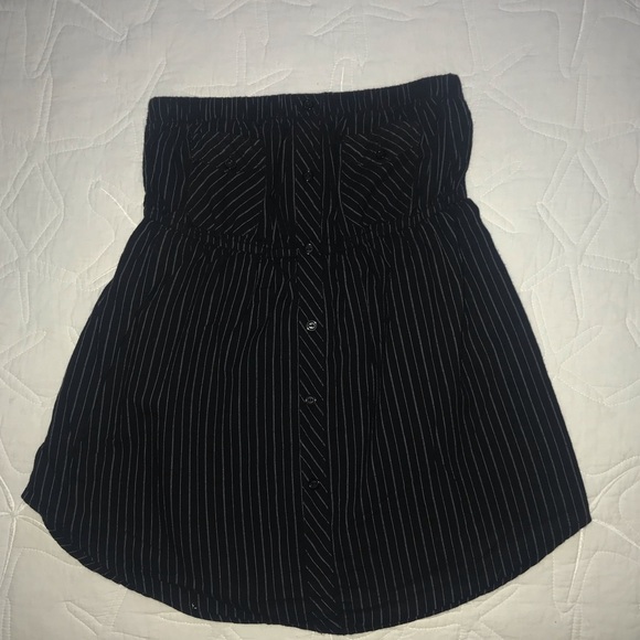 Adorable pinstripe Halter top - Picture 3 of 8